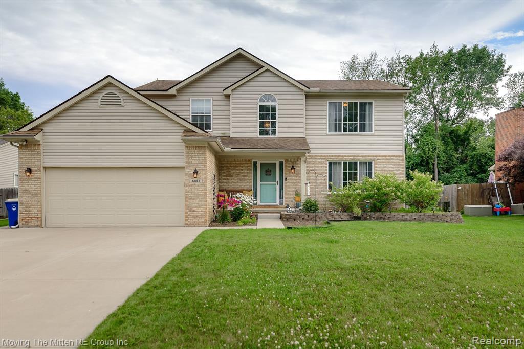 5861 MEADOWGREENE Drive, Waterford, MI 48327 — front exterior
