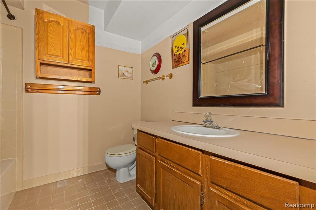 23404 MIDDLEBELT Road, Farmington Hills, MI 48336 — Photo 21
