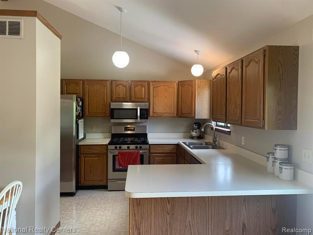 860 BALD EAGLE LAKE Road, Ortonville, MI 48462 — Photo 9