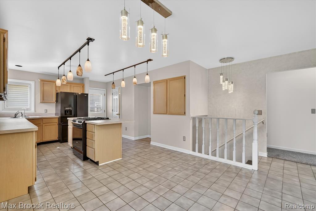5001 Sylvanview Drive, Clarkston, MI 48348 — Photo 12