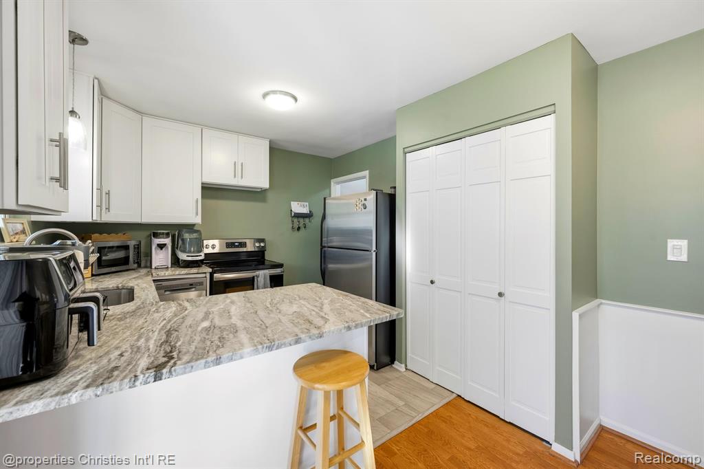 549 Provincetown Lane, Plymouth, MI 48170 — Photo 7