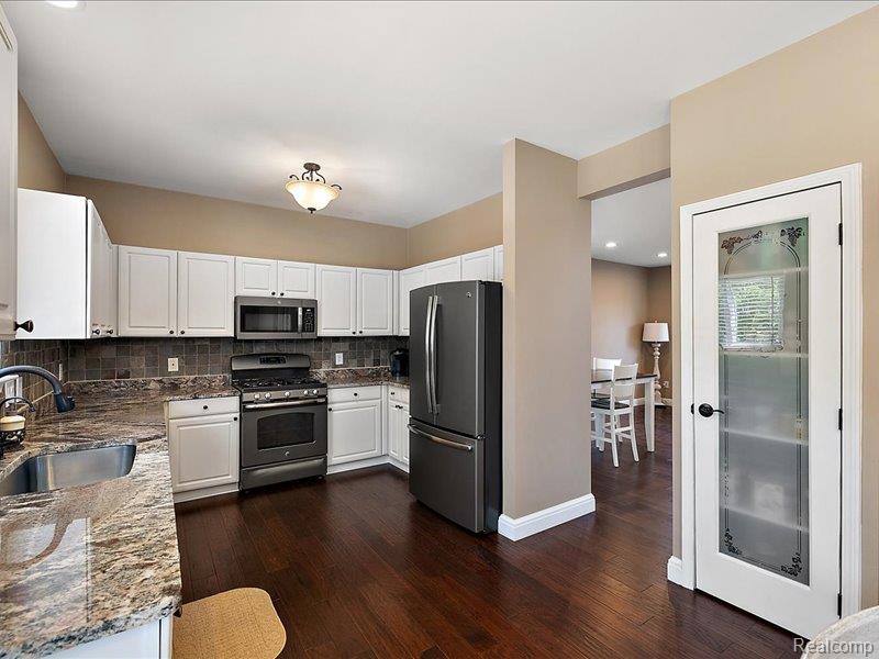 4884 Georgetown Drive, Rochester, MI 48306 — Photo 24