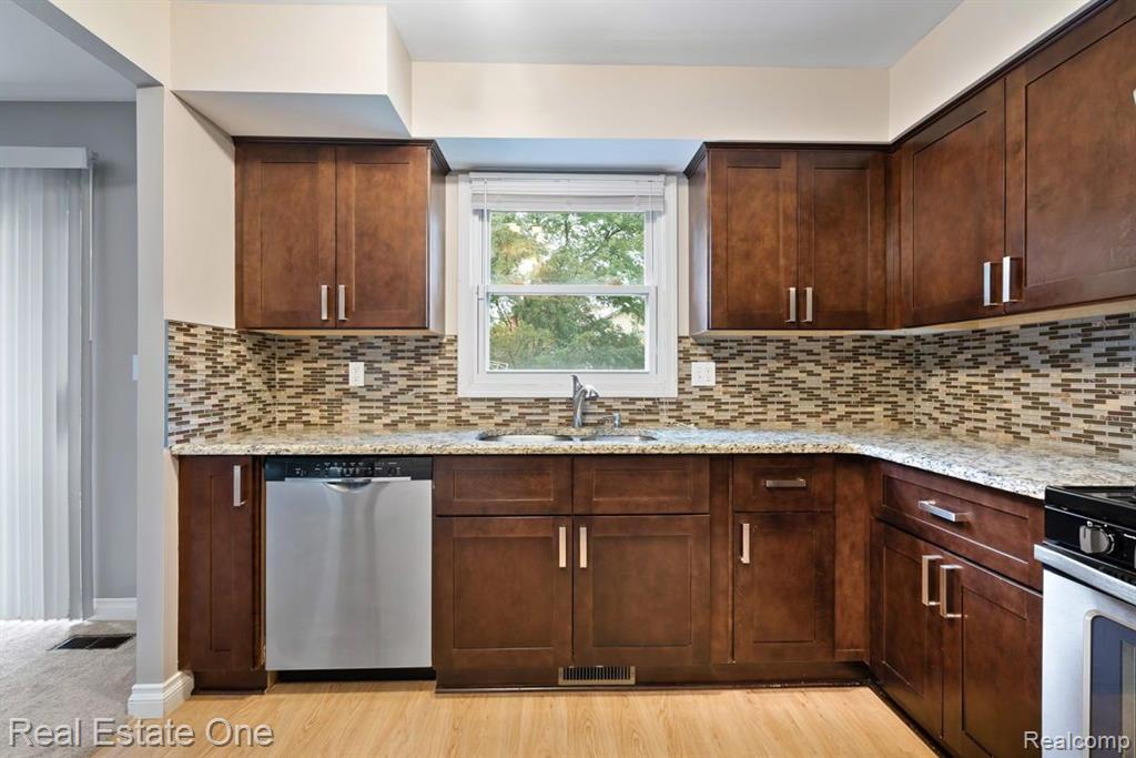 4985 BUTLER Drive, Troy, MI 48085 — Photo 10