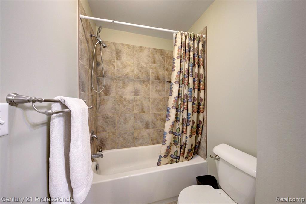 1331 Yosemite Valley Drive, Milford, MI 48381 — Photo 48
