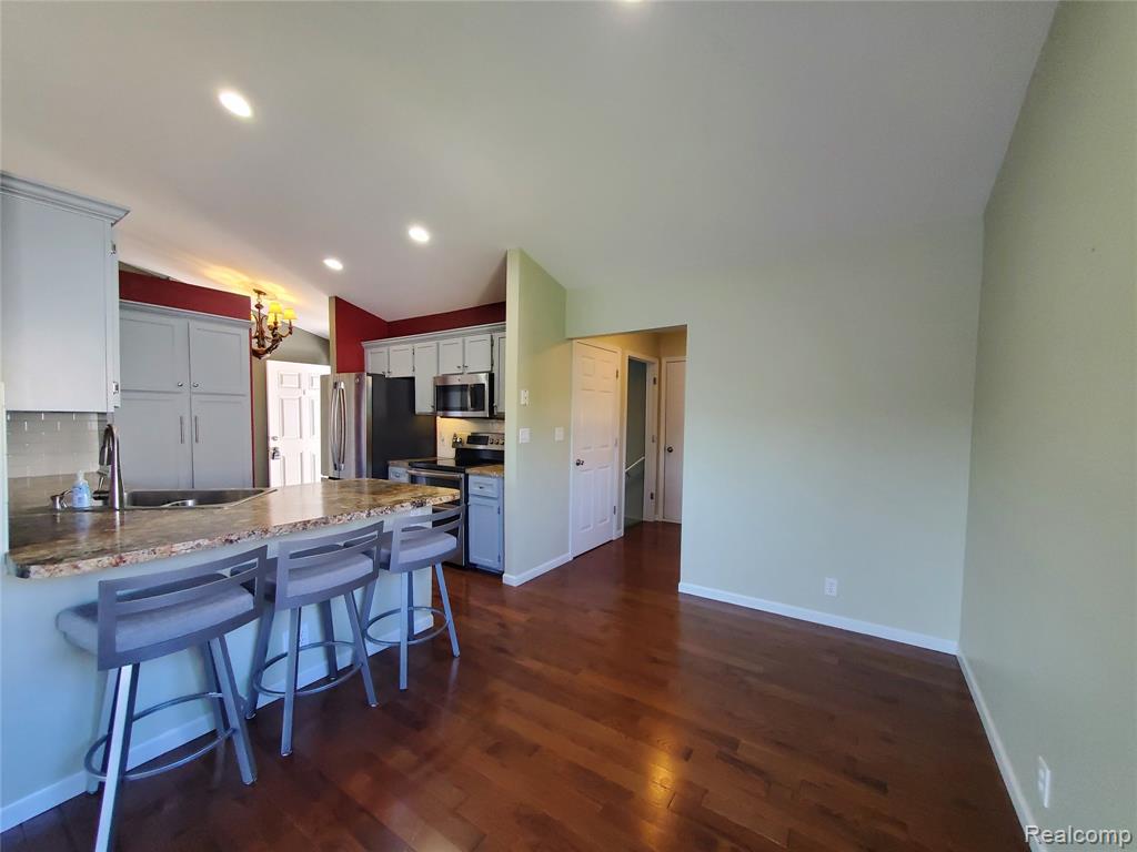 7281 Hawthorne Circle, Goodrich Vlg, MI — Photo 6
