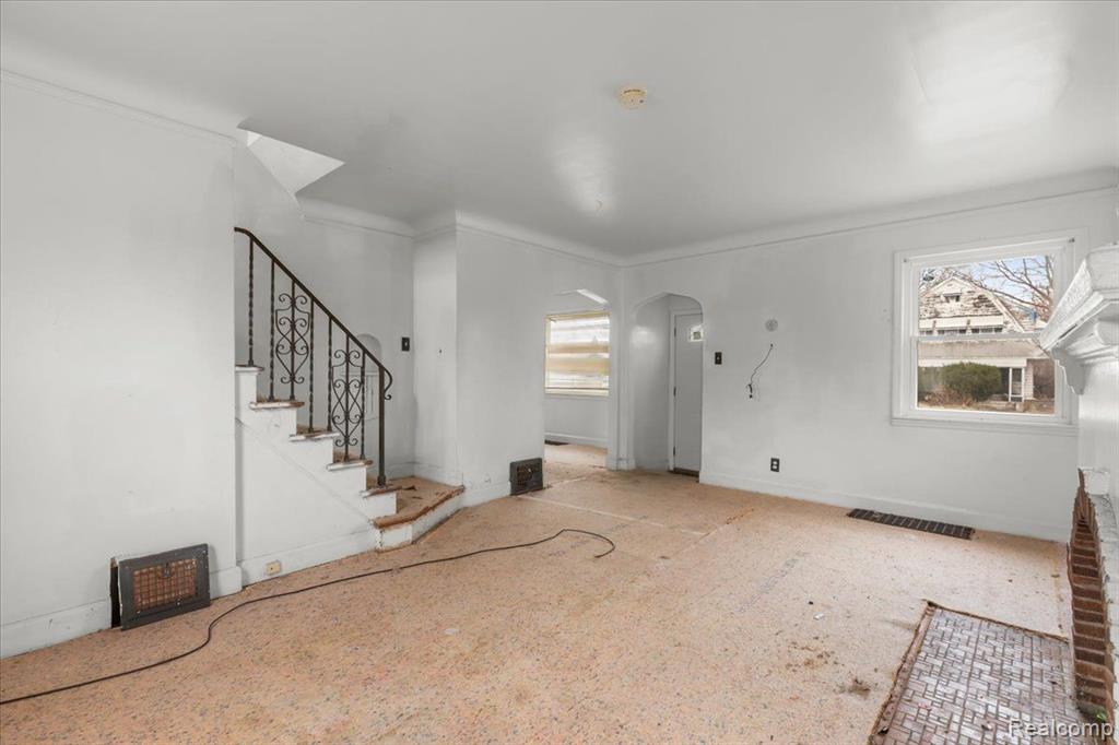 9393 MEYERS Road, Detroit, MI 48228 — Photo 8