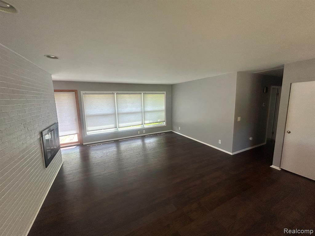 5303 W Briarcliff Knoll Drive, West Bloomfield, MI — Photo 8