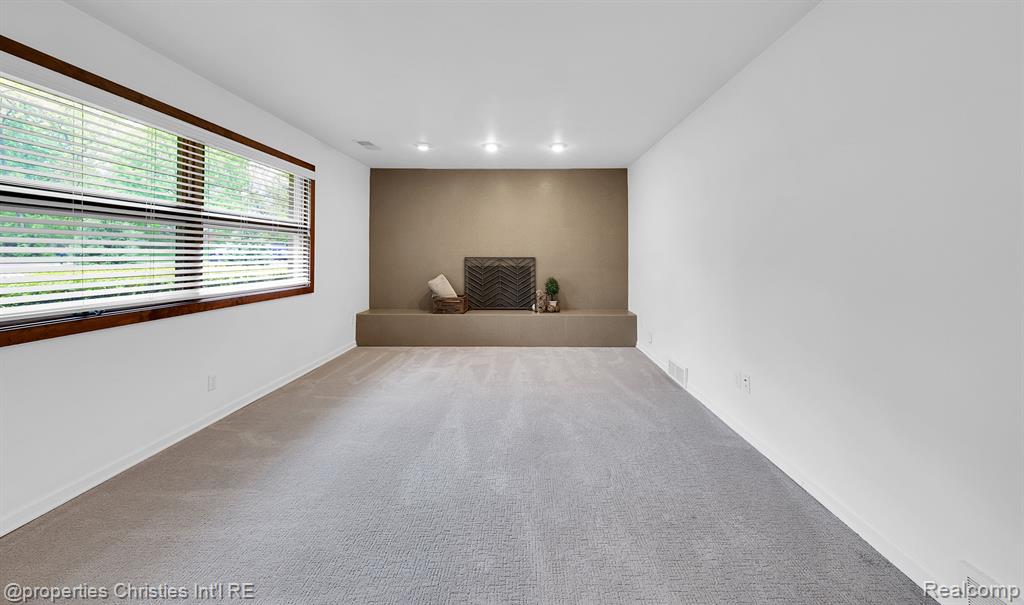 561 Yorkton Lane, Bloomfield Hills, MI 48304 — Photo 6