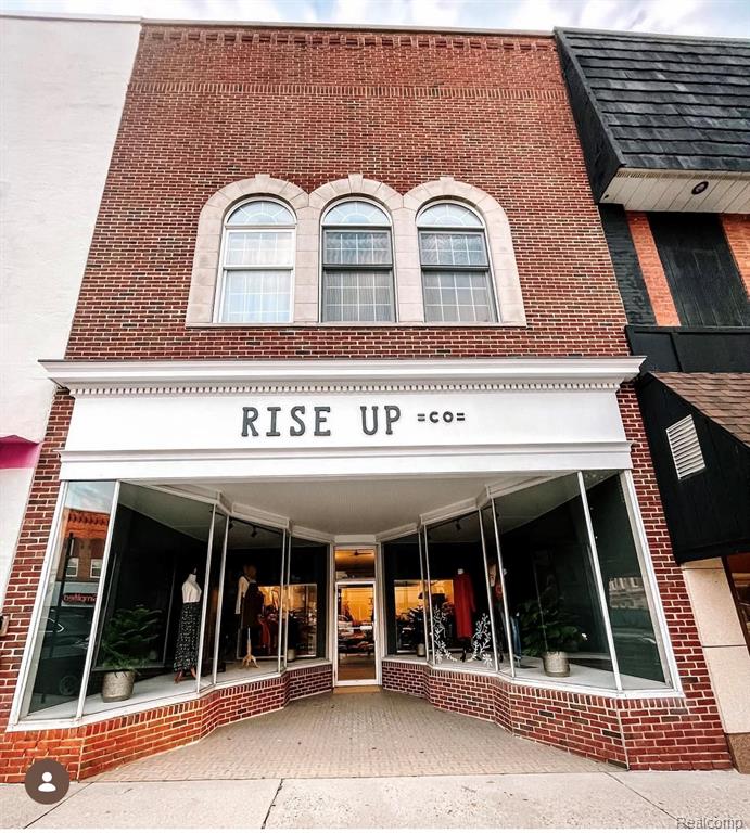 123 N Clinton Avenue, MI 48879