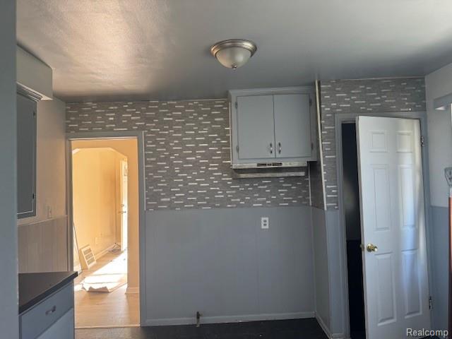 8215 MANSFIELD Street, Detroit, MI 48228 — Photo 4