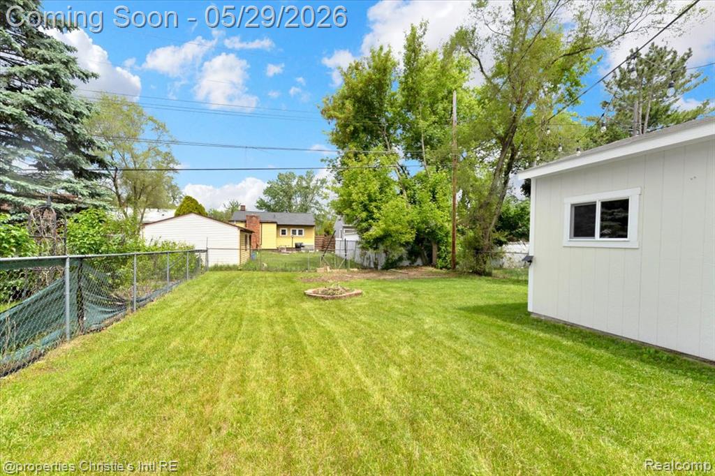 8740 Saratoga Street, Oak Park, MI 48237 — Photo 27