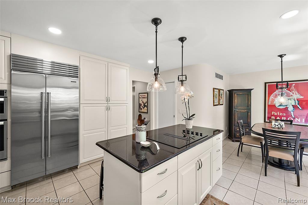 4872 Cliffside Drive, West Bloomfield, MI 48323 — Photo 12
