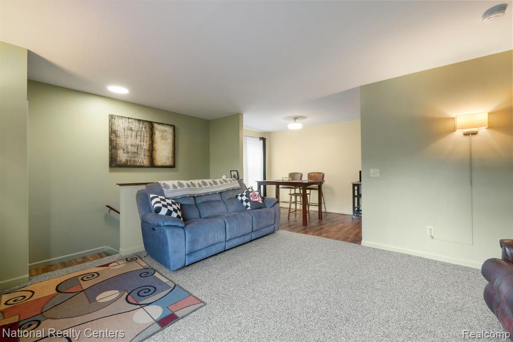 7777 Pontiac Lake Road, Waterford, MI 48327 — Photo 5