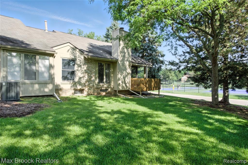4185 Foxpointe Drive, West Bloomfield, MI 48323 — Photo 34