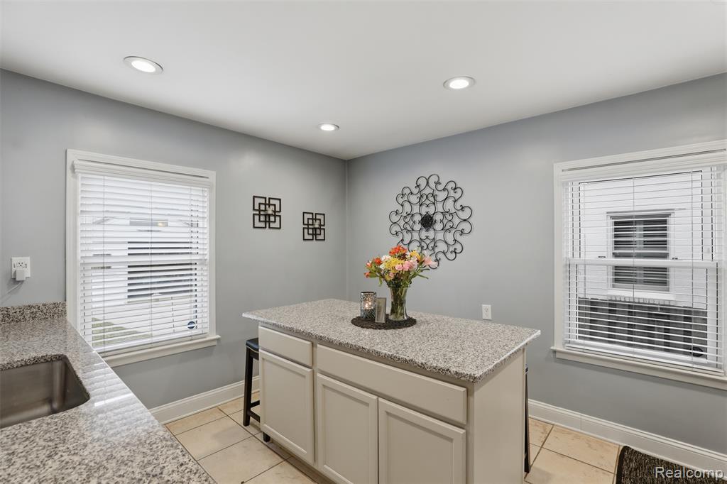 1906 Oxford Road, Grosse Pointe Woods, MI 48236 — Photo 8