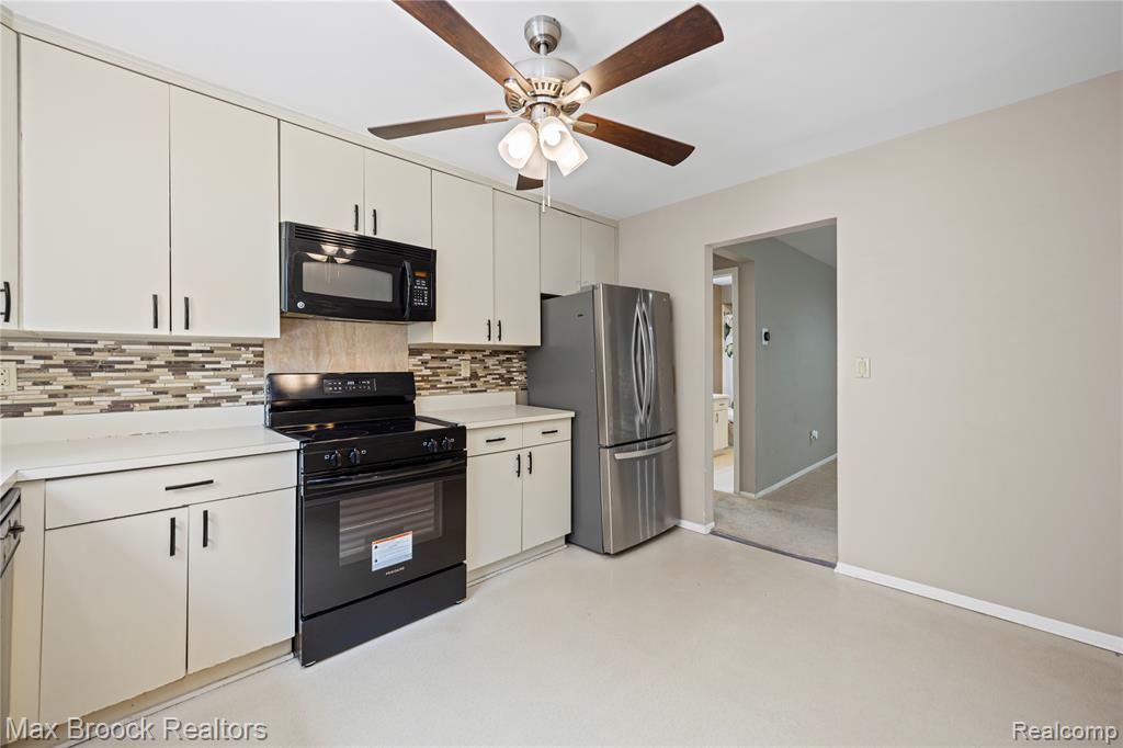 29664 Pine Ridge Circle, Farmington Hills, MI 48331 — Photo 15