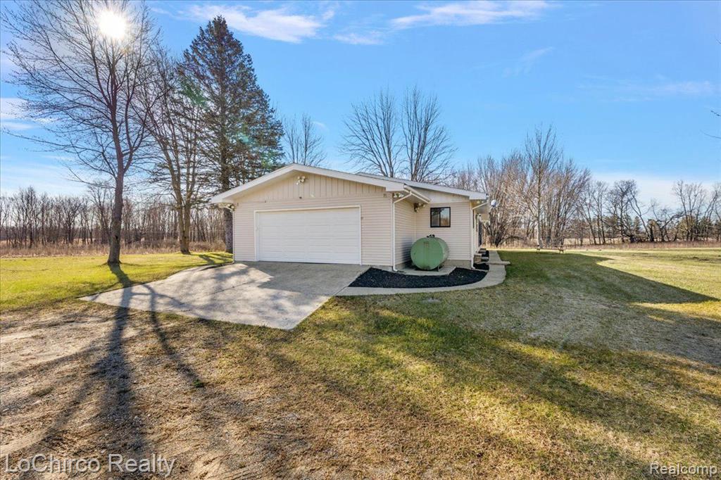 8603 N OWOSSO Road, Fowlerville, MI 48836 — Photo 35
