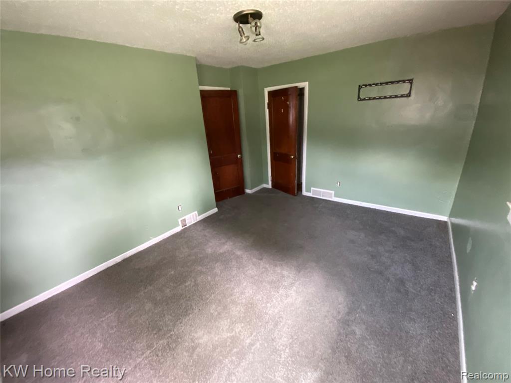 9636 Centralia, Redford, MI 48239 — Photo 11
