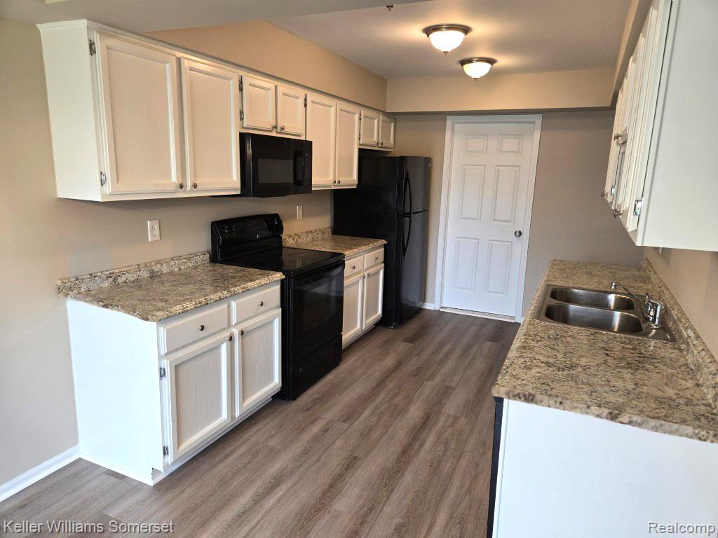 71 Meadow Wood Drive, Rochester Hills, MI 48307 — Photo 21