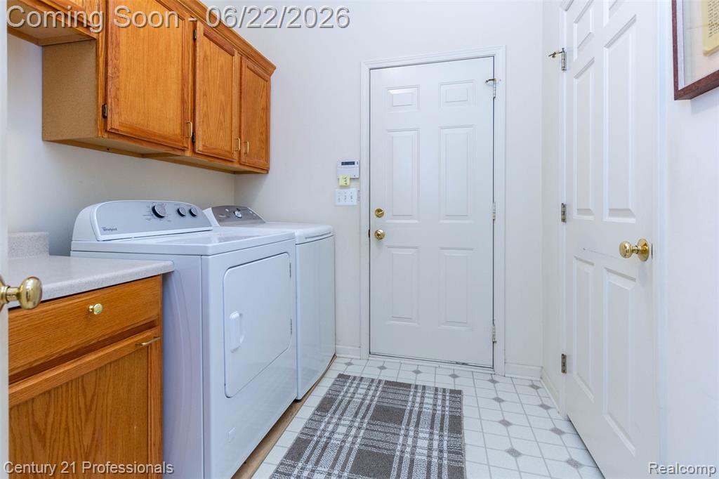 8225 Brookstone Lane, Clawson, MI 48348 — Photo 38
