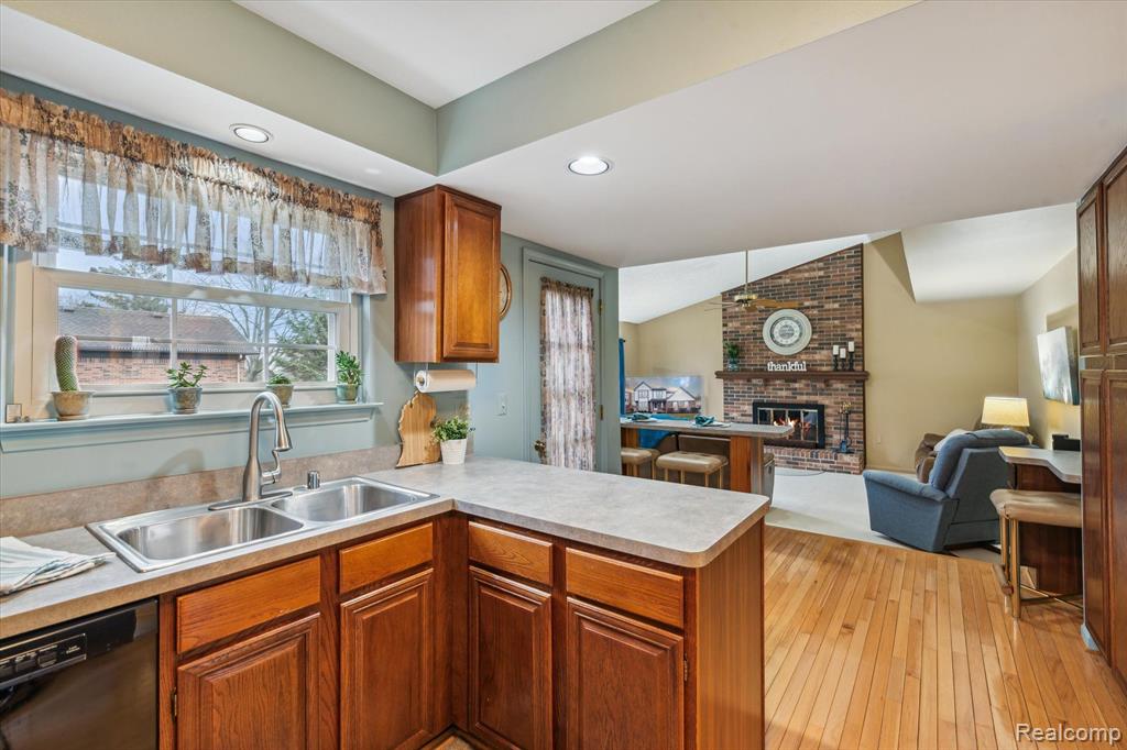 45303 CLAYMORE Drive, Canton, MI 48187 — Photo 17