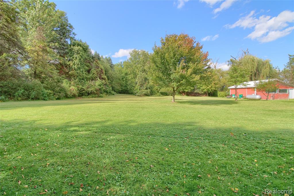 600 Oakville Waltz Road N, New Boston, MI 48164 — Photo 39