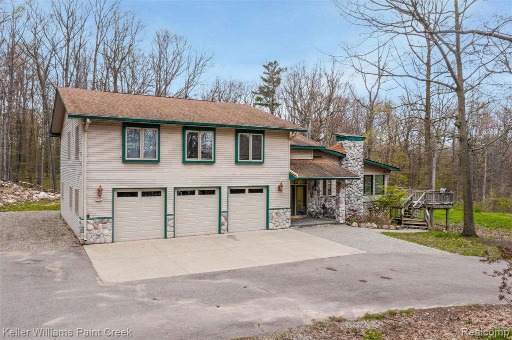 2390 Noble Road, Oxford, MI 48370 — Photo 2