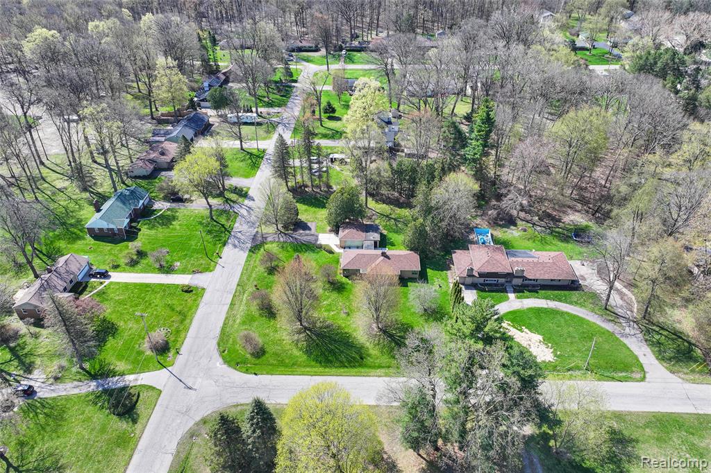 6214 Hugh Street, Burton, MI 48509 — Photo 17