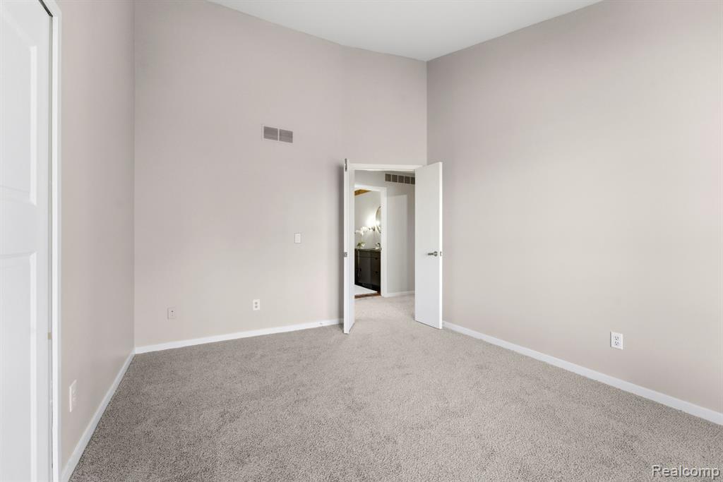7533 Danbury Drive, West Bloomfield, MI — Photo 23