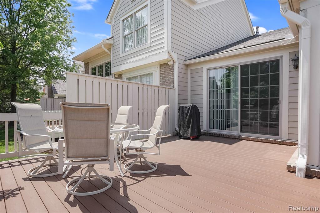 16822 Lochmoor Circle W, Northville, MI 48168 — Photo 42