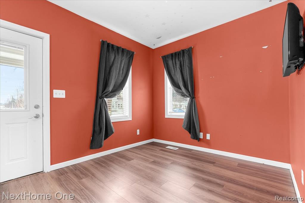627 E Washington Street, Howell, MI 48843 — Photo 8