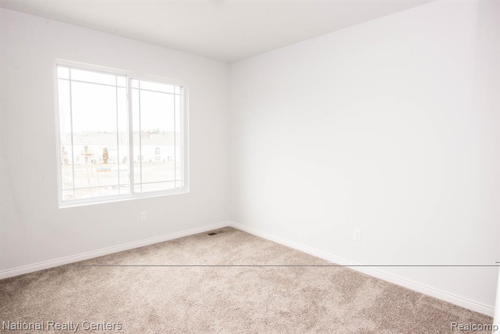 10465 Valley Drive, Goodrich Vlg, MI — Photo 24