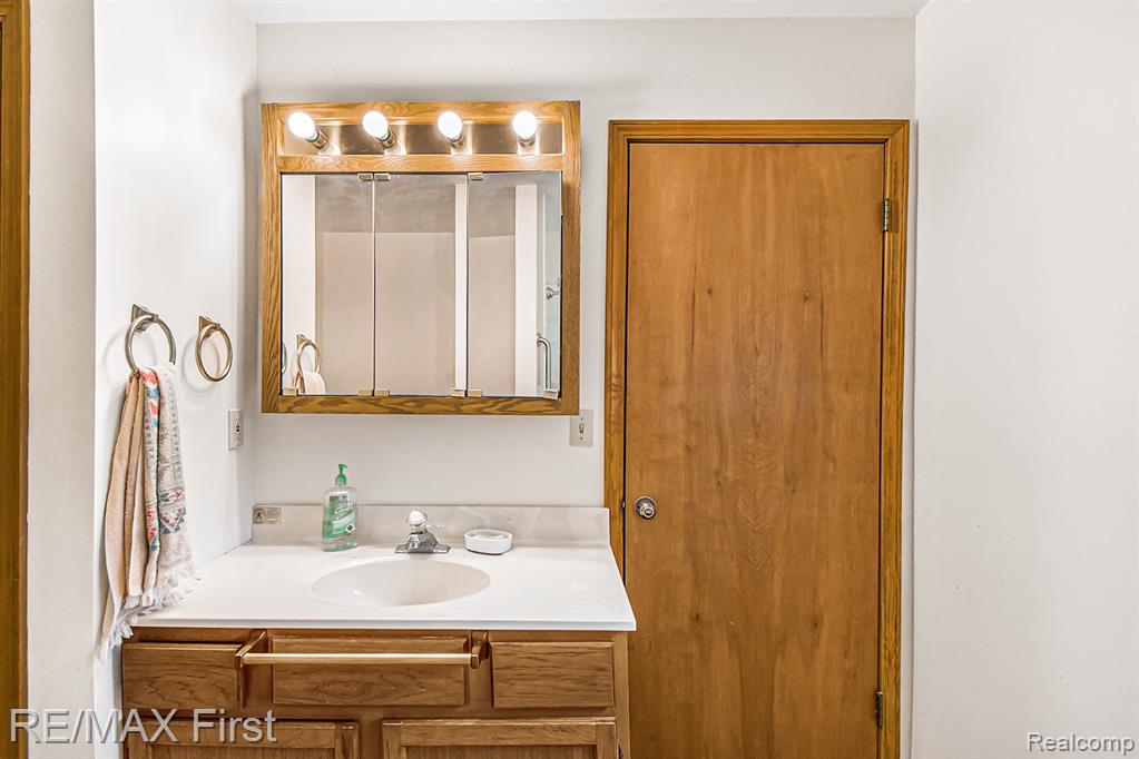 609 W Harris Street, Charlotte, MI 48813 — Photo 14