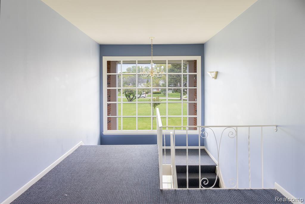 500 FOX HILLS Drive N, A-8, Bloomfield Hills, MI 48304 — Photo 2
