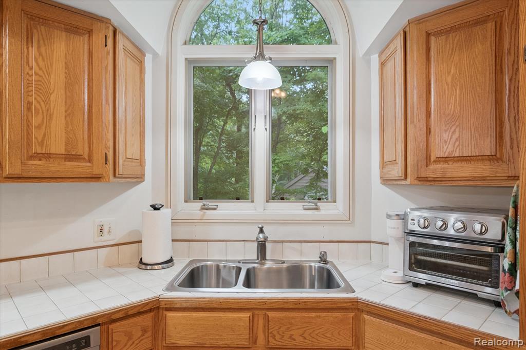 9724 Pine Valley Trail, Brighton, MI 48114 — Photo 20