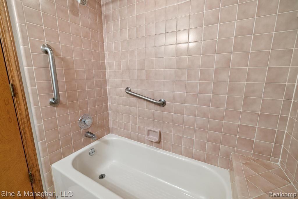 43389 RIVERBEND Boulevard, Clinton Twp, MI 48038 — Photo 23