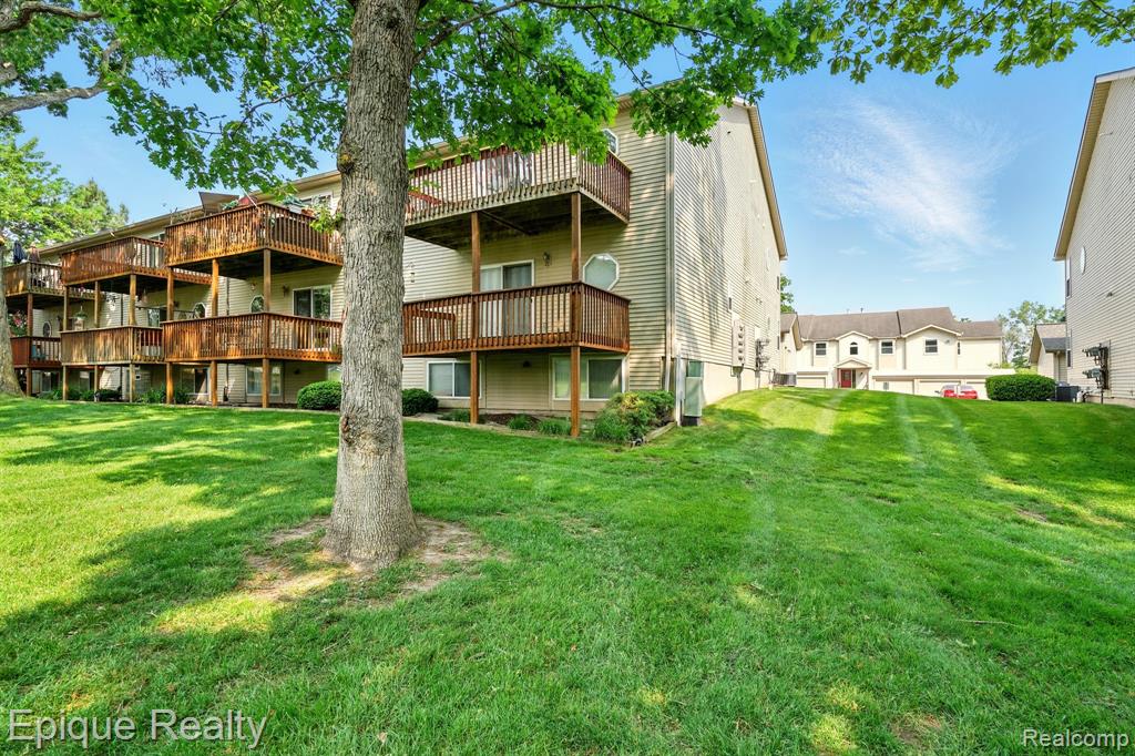 4977 OAK HILL Drive, Waterford, MI 48329 — Photo 3