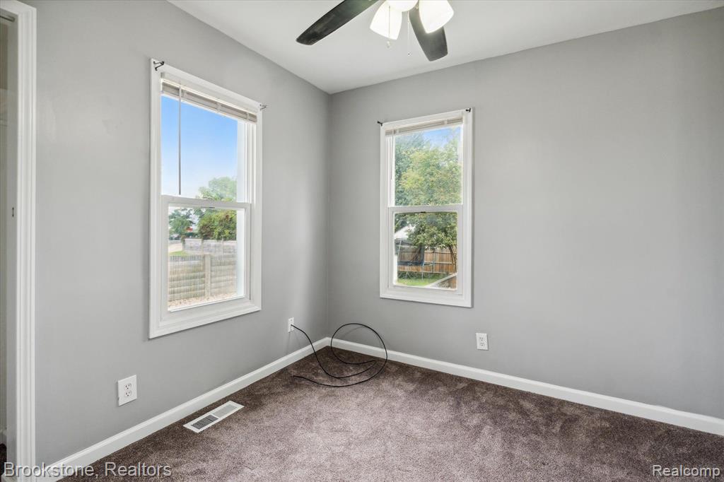 944 MELROSE Street, Pontiac, MI 48340 — Photo 15