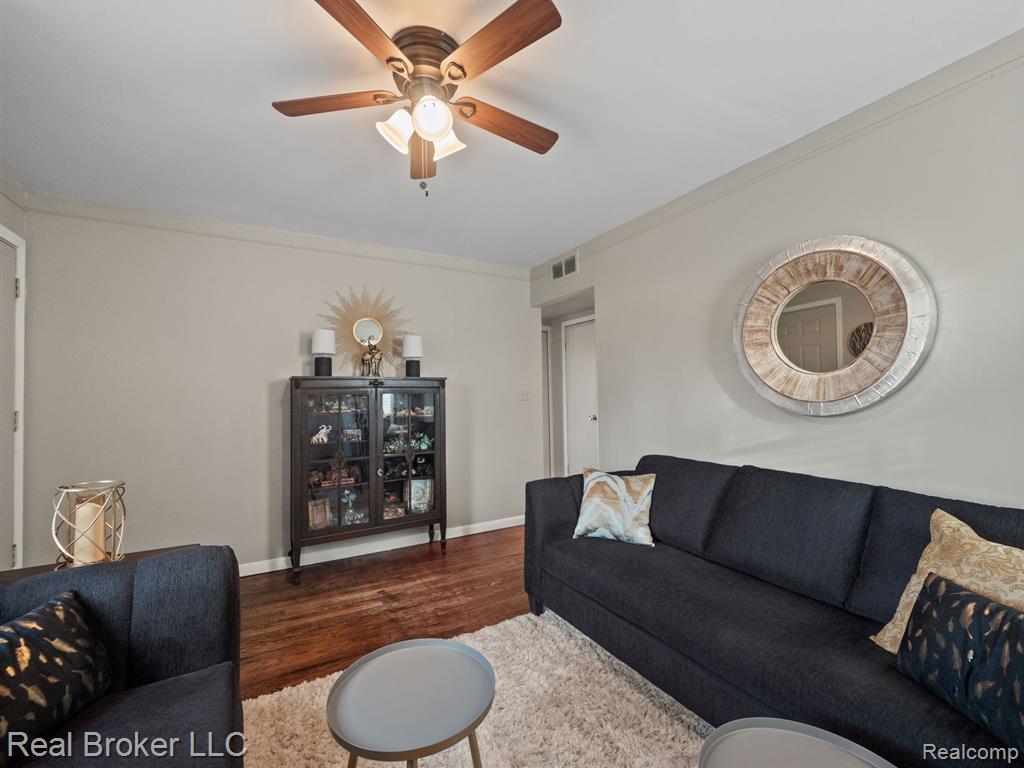 963 E MADGE Avenue, Hazel Park, MI 48030 — Photo 14
