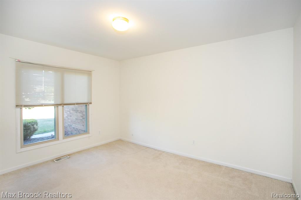 6817 Woodcrest Drive, Troy, MI 48098 — Photo 26