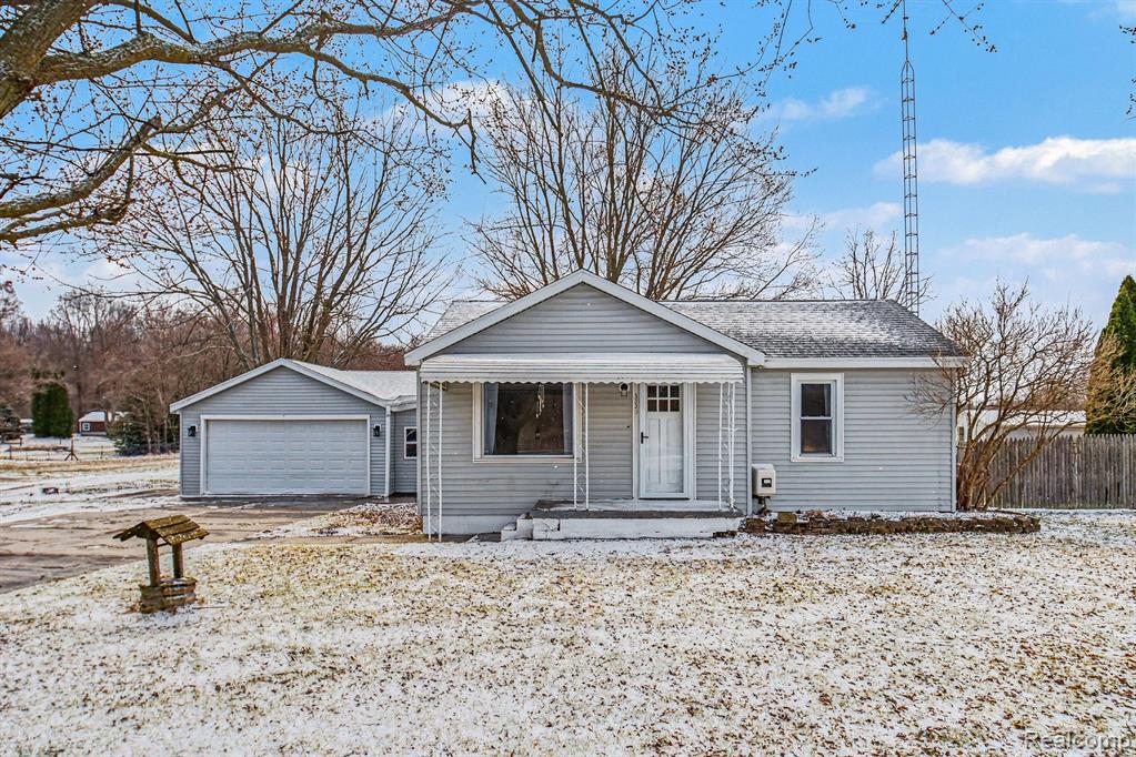 5330 E Vienna Road, Clio, MI 48420 — front exterior