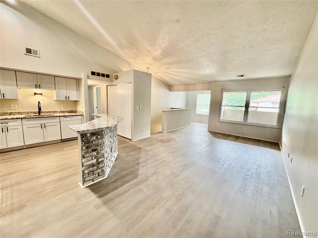 19536 NORTHRIDGE Drive - Photo 4