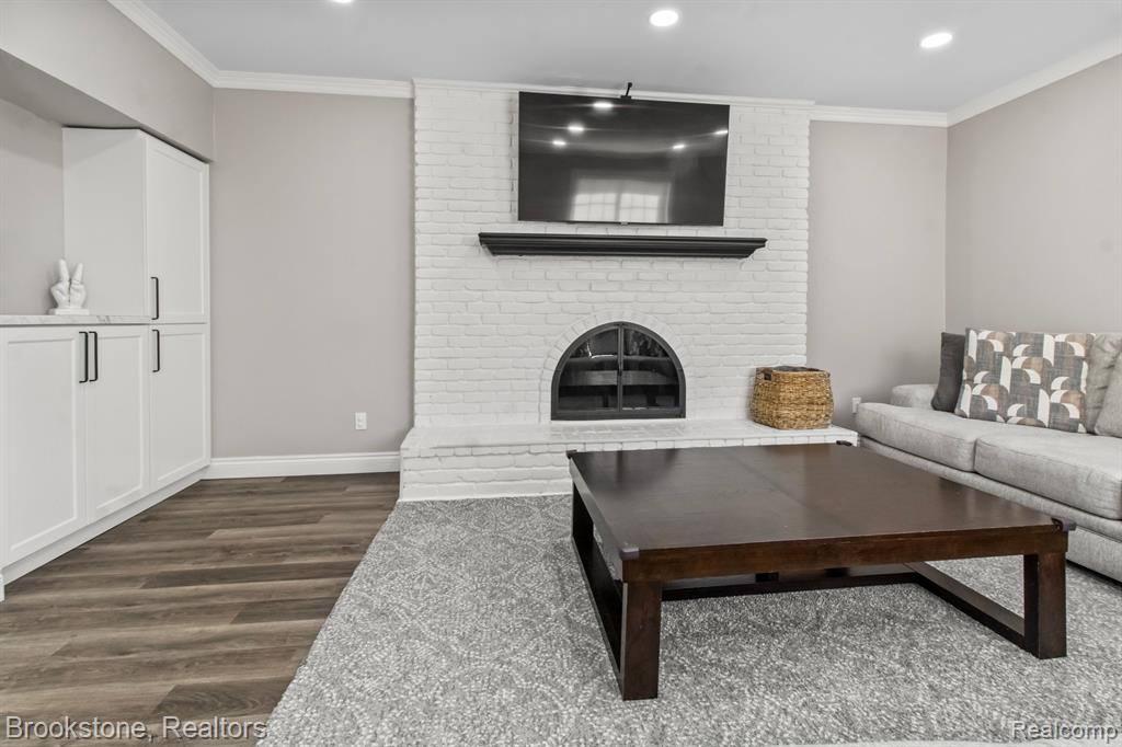 42838 FREEPORT Drive, Sterling Heights, MI 48313 — Photo 27