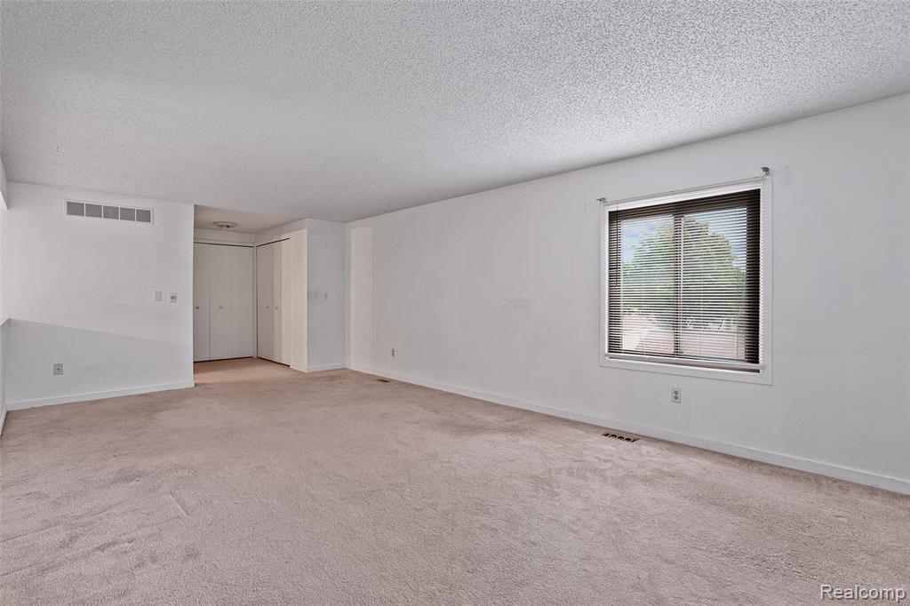 7147 Elmhurst, West Bloomfield, MI — Photo 16