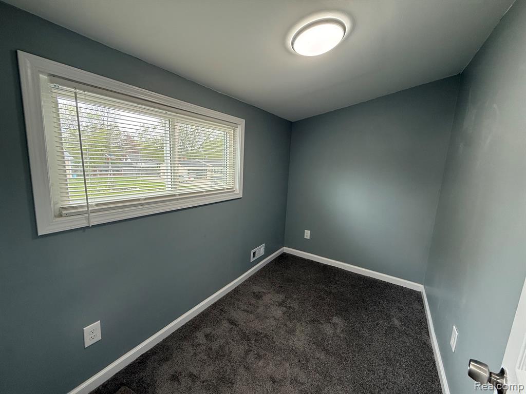 3336 Leta Avenue, Burton, MI 48529 — Photo 21