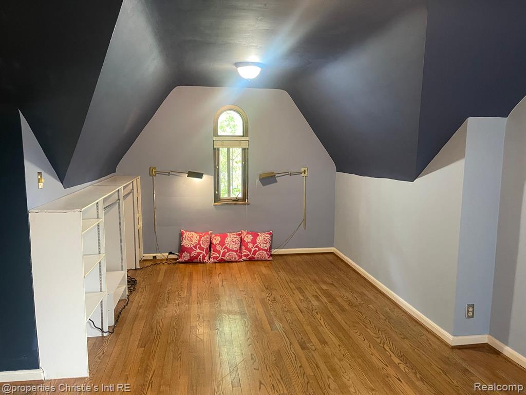 532 SAINT CLAIR Street, Grosse Pointe, MI 48230 — Photo 26