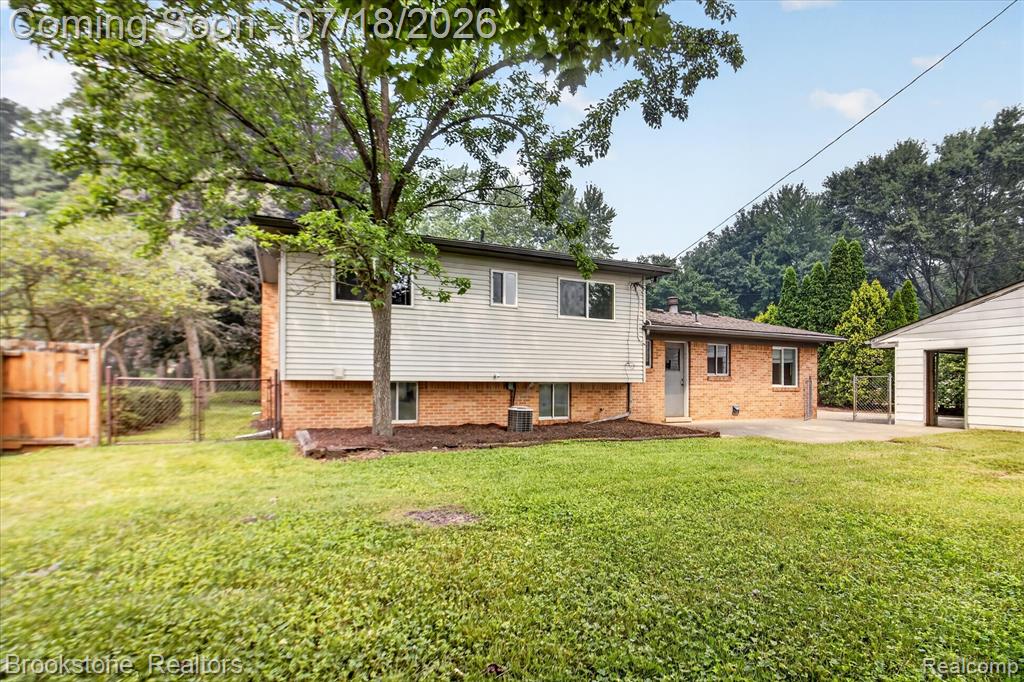 7176 Perry Lake Road, Clarkston, MI — Photo 37