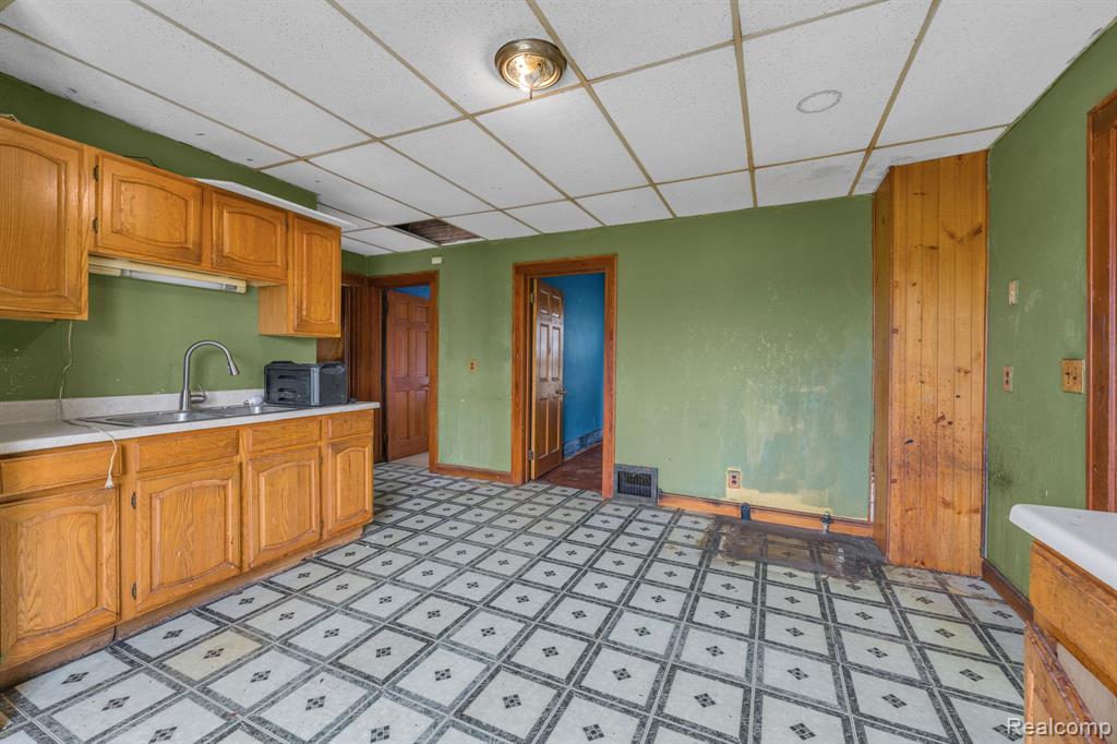850 Montie Road, Lincoln Park, MI 48146 — Photo 12