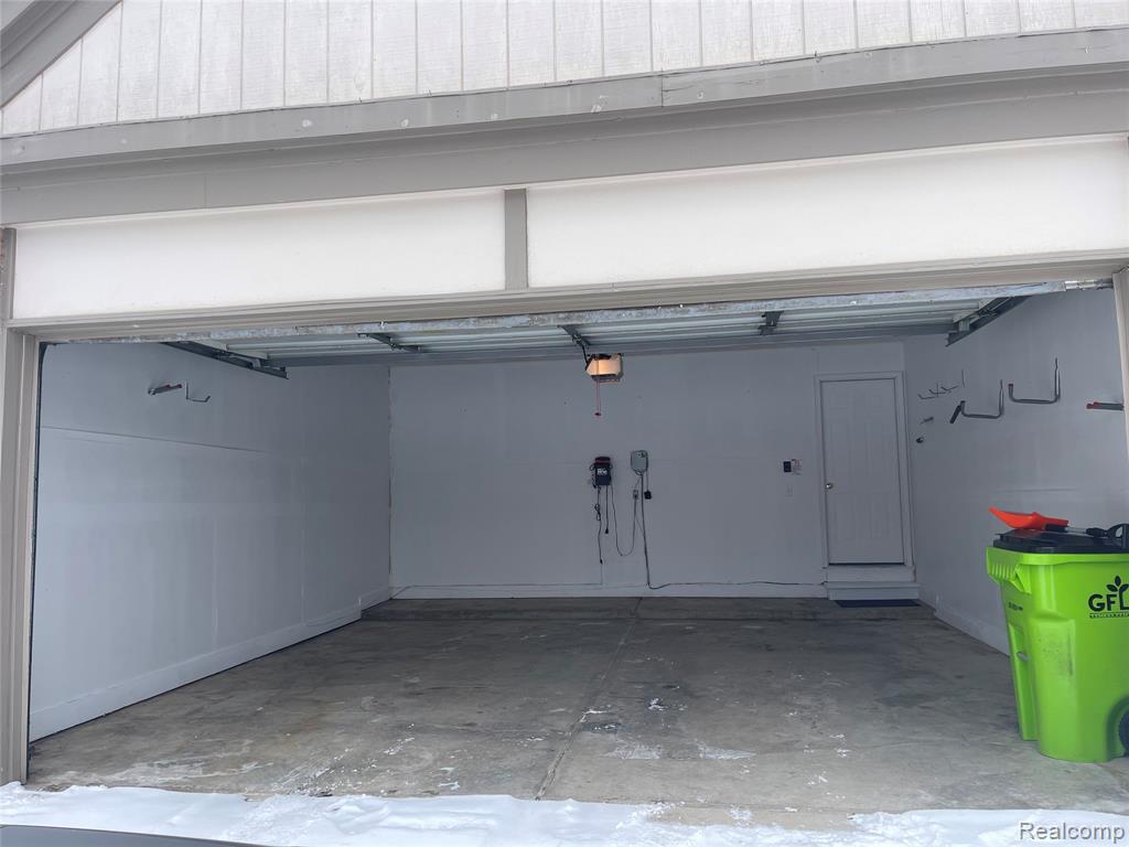 45225 Yorkshire Drive, Novi, MI — Photo 27