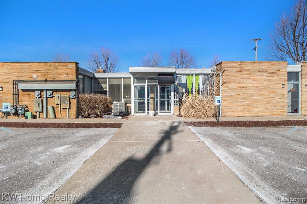 21999 Farmington Road, Farmington, MI, 48336